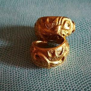 Sweet Vintage Gold tone earrings